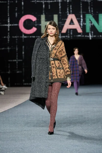 Look 14